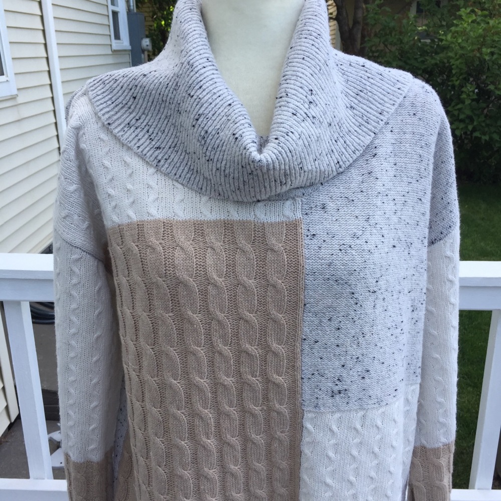 Hem & Thread Color Block Turtleneck Size L - image 1